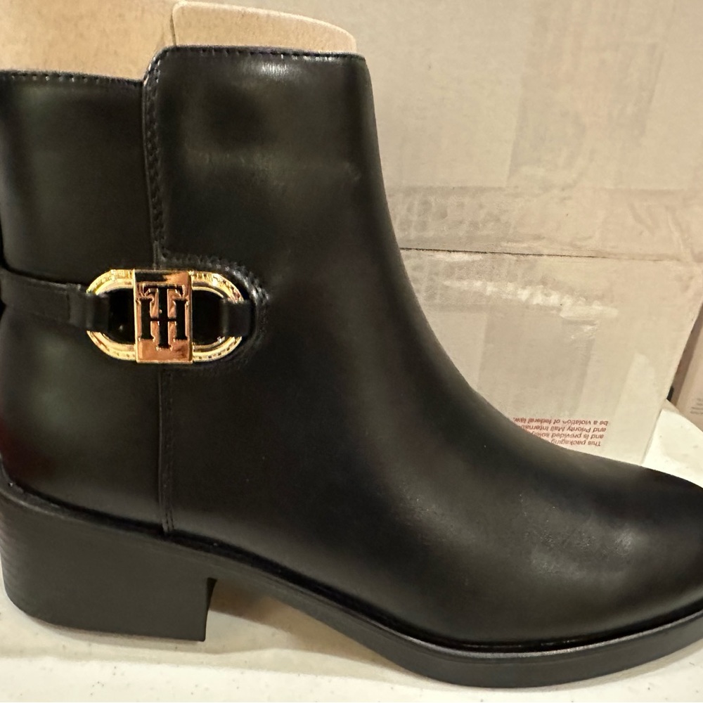 Tommy Hilfiger Women's Imiera Ankle Boots-Size 8.5 Medium